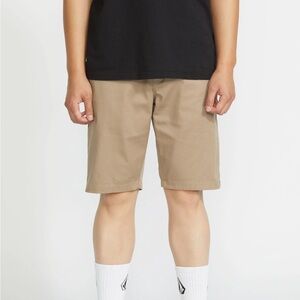 ✨NWT Men’s Volcom Shorts✨
